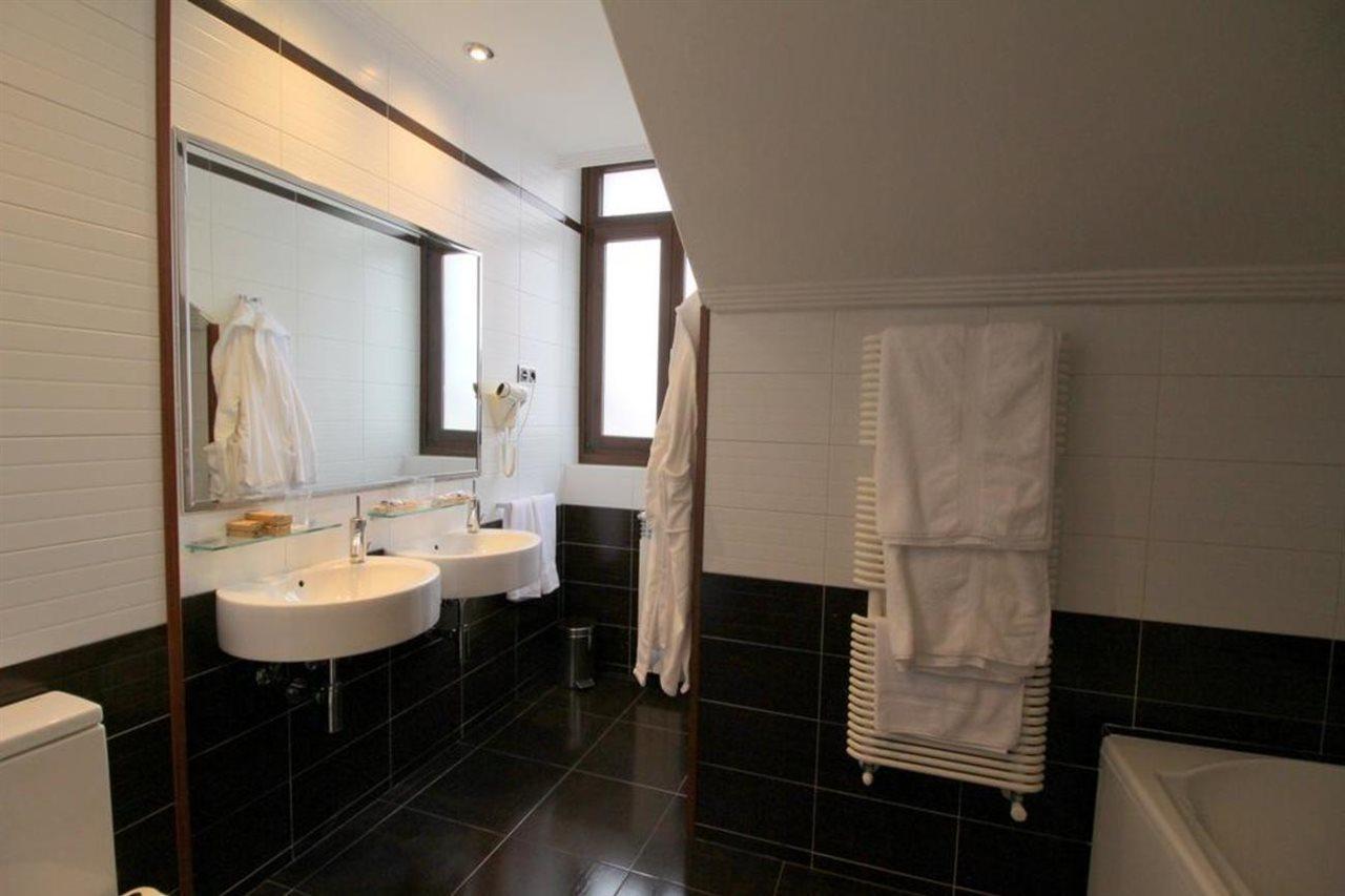 Hospedium Hotel La Casona Del Conde Noreña Kültér fotó