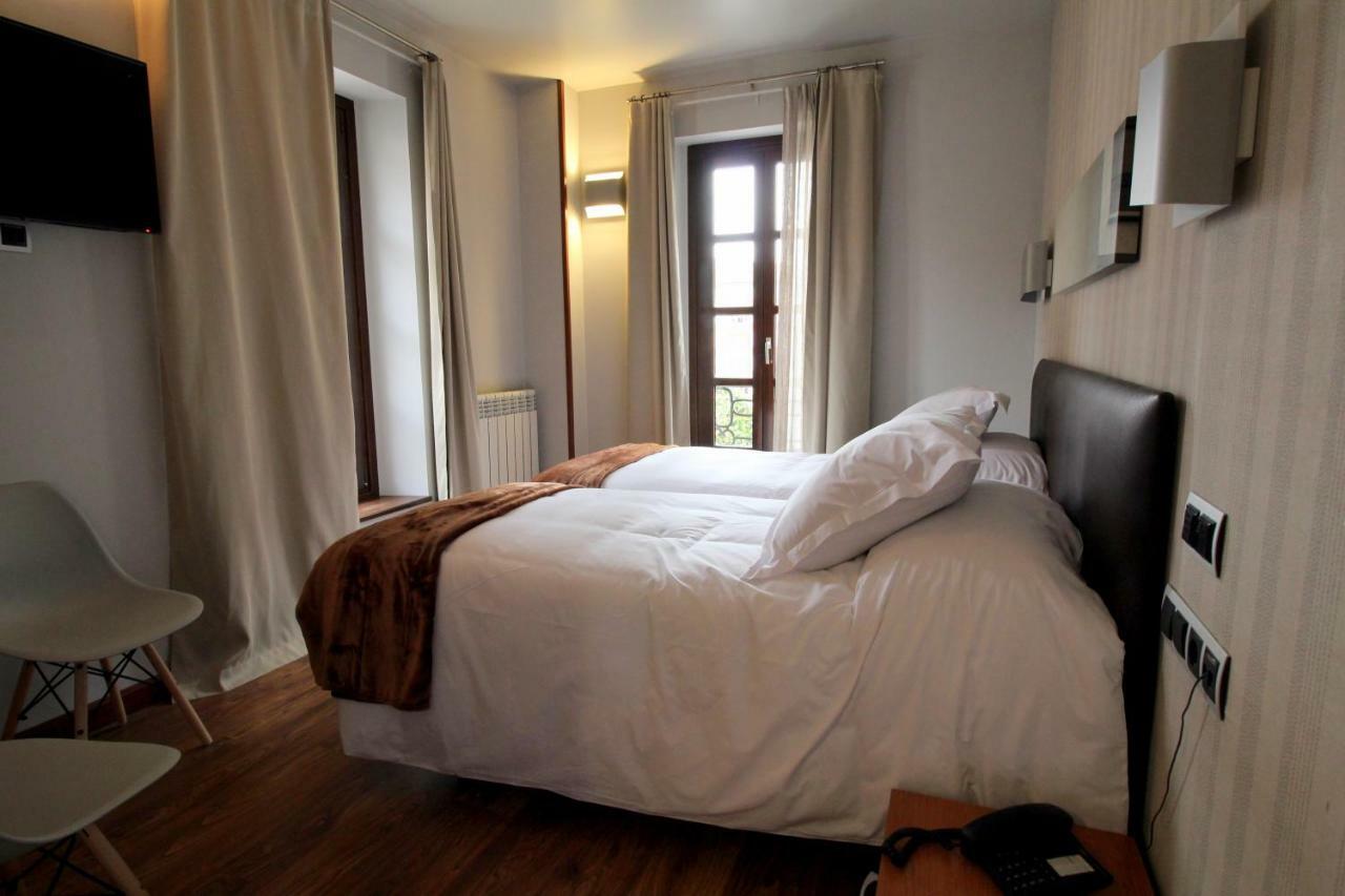 Hospedium Hotel La Casona Del Conde Noreña Kültér fotó