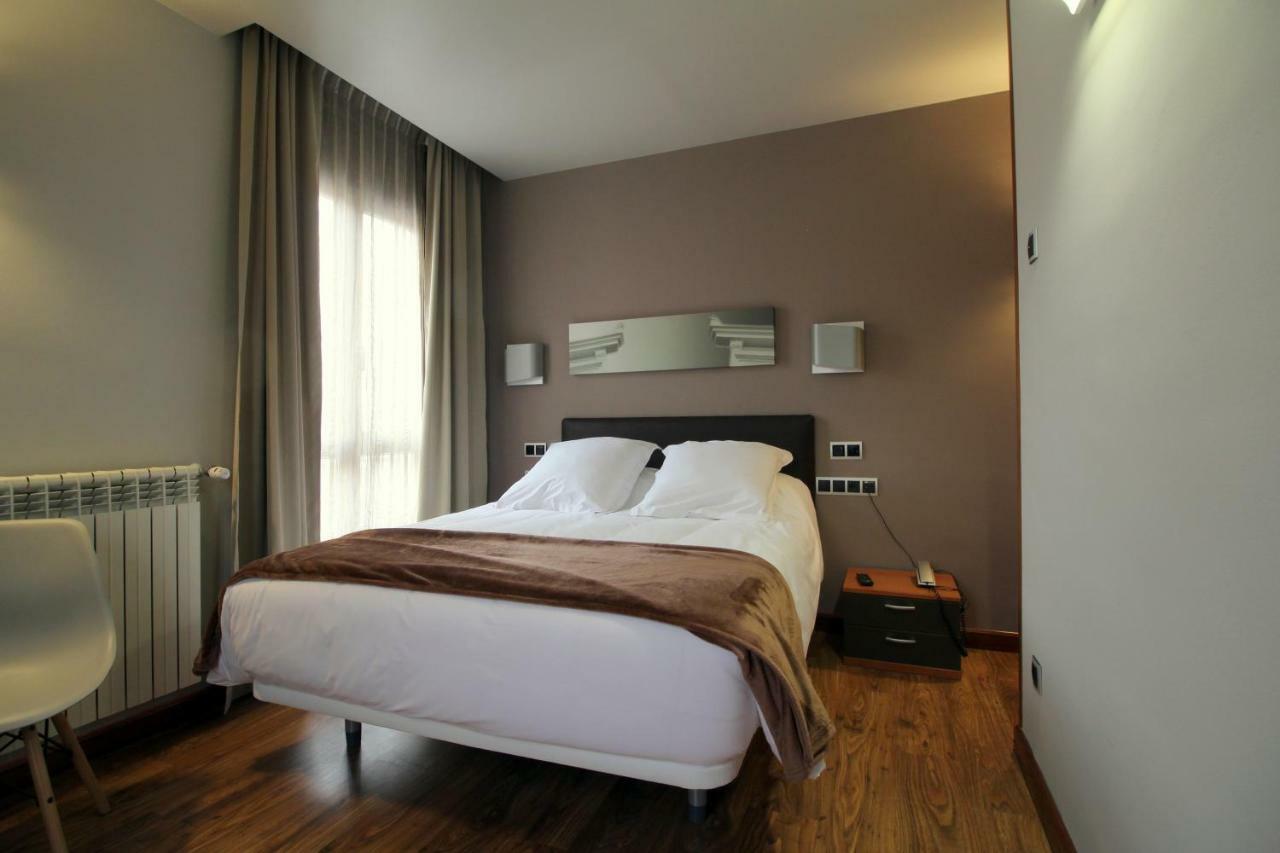 Hospedium Hotel La Casona Del Conde Noreña Kültér fotó