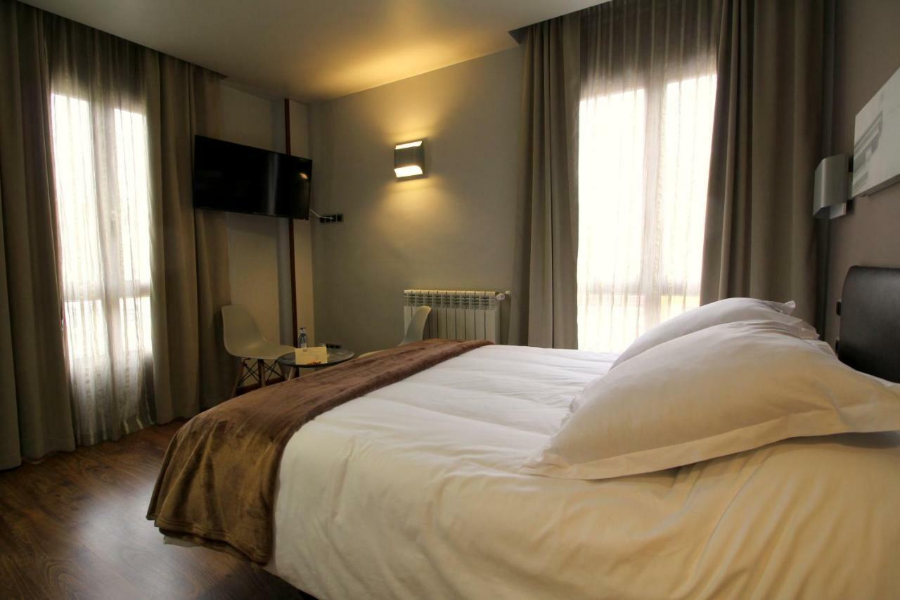 Hospedium Hotel La Casona Del Conde Noreña Kültér fotó