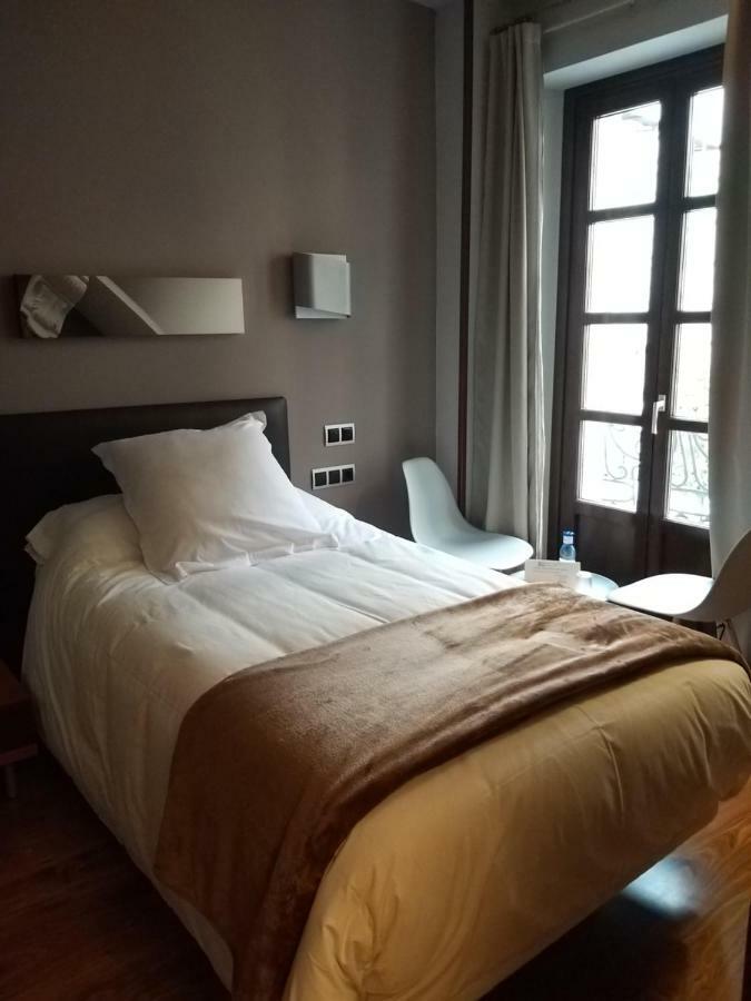 Hospedium Hotel La Casona Del Conde Noreña Kültér fotó